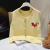 Traje Estilo Coreano Primavera/Otoño 2026 Nuevo Estilo Dulce y Lindo Chaleco de Punto de Dibujos Animados Camisa Jeans Conjunto de Tres Piezas