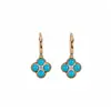 Aretes Sonajeros de Esmeralda y OroAretes de flor con circonita cúbica bañados en oro real, un diseño lujoso y de alta gama, aretes estilo vintage para mujer