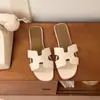 Novidade Primavera e Verão 2026 Chinelos Femininos, Sandálias Fashion para Uso Externo, Chinelos Versáteis Planos de Encaixar