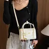 Bolso Pequeño de Alta Gama con Patrón de Cocodrilo para Mujer 2026 Nuevo Elegante Versátil Bolso Cruzado Otoño/Invierno Texturizado de Mano Pequeño Cuadrado