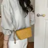 Bolsa Pequena de Balde Tecida Super Quente para Mulheres 2026 Nova de Verão High-End Luxo Leve Nicho Transversal para Celular Bolsa Pequena