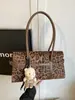Moda Popular Simple Estilo Coreano Bolso Pequeño Cuadrado de Mano para Mujer Bolso Cruzado para Ir al Trabajo Otoño e Invierno 2025