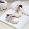 Otoño 2026 Nuevas Llegadas Unisex Moda para Bebé Zapatos de Lona de Caña Baja Niño Pequeño Bebé Suela Suave Zapatos Blancos Zapatos para Niños Lindos