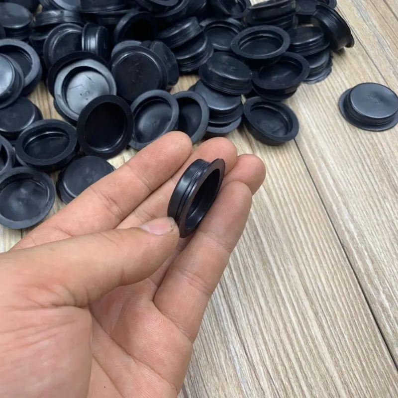底塞手持图侧面