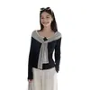 Camiseta de Manga Larga Off-Shoulder a Rayas Color-Block Dulce y Picante Estilo Coreano con Diseño Irregular Ajustado y Top Versátil