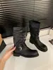 Primeiro Encontro Temporada Salto Grosso Preto Estilo Britânico Botas de Cavaleiro de Cano Médio Botas Femininas 2026 Outono Estilo de Rua de Garota Popular Botas Plataforma
