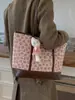 Bolsa Retro para Deslocamento Transfronteiriço Feminina 2025 Nova Casual Grande Capacidade Bolsa de Ombro Outono e Inverno Bolsa Tote Portátil