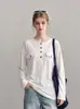 Camiseta Manga Longa Gola Henry Estilo Coreano Feminina Outono Inicial Meio Aberta Design com Botão e Bolso Casual Solta Camada Base 25789
