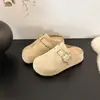 Sandálias slip-on estilosas retrô no estilo Birkenstock para outono/inverno de 2026, com solas grossas, design slip-on e saltos altos antiderrapantes, perfeitas para uso ao ar livre.