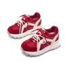 Zapatillas gruesas retro populares para viajar para mujer, novedad popular otoño 2026, zapatos casuales blancos de suela gruesa que aumentan la altura