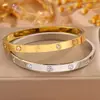 Pulsera de Acero de Titanio para Mujer, de Aspecto Elevado, Pulsera de Moda Estilo Europeo y Americano, Forma de Cruz, Finamente Tallada, Incrustada con Diamantes, Pulsera que No se Desvanece Joyería al por Mayor