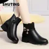 Zapatos de Mamá, Zapatos de Algodón, Nuevas Botas Cortas de Invierno 2026, Suela Suave, Tacón Grueso, Zapatos de Piel, Forro de Felpa, Cálidos, Zapatos para Mujeres de Mediana Edad