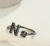 Anillo de Luz de Zirconia Incrustada en Oro Real Chapado en Cobre Transfronterizo Europeo y Americano Lujo Ligero Sensación de Alta Gama Anillo para el Dedo Joyería de Mano Versátil Fabricante Venta al por Mayor en Stock