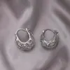 Pendientes Vintage Huecos Europeos y Americanos con un Toque de Lujo Ligero y Alta Gama, Pendientes de Botón Irregulares Únicos con Diseño Tejido Que No Se Desvanecen, Pendientes Estilo Ins