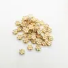 Copos de Nieve de Perla Incrustados en Oro Flor de Tres Capas Siete Estrellas Accesorios de Joyería DIY Aretes Accesorios de Joyería Adhesivos Cosidos a Máquina