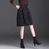 Falda midi estilo farol de jacquard retro, nueva colección otoño 2026, de cintura alta, que cubre la cadera, falda corta, moderna y rejuvenecedora, a la moda y voluminosa