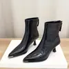 Botas Femininas de Cano Curto com Salto Alto e Bico Fino Minimalistas Coreanas 2026 Novas Botas de Outono Únicas Botas de Salto Agulha Moda Botas de Temperamento Elásticas Emagrecedoras