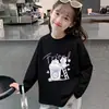 Camiseta de Manga Longa 100% Algodão para Primavera e Outono, Roupa Infantil Solta e Versátil, Camisa para Camadas de Outono e Inverno, Blusa Estampada com Gola Redonda para Meninas