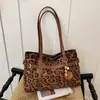 Bolso Retro para Viajar Mujer 2026 Nuevo Estilo de Moda Nicho Versátil Bolso Tote Gran Capacidad Bolso de Hombro Único Bolso Grande Diario