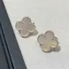 Nuevo Modelo de Exquisitos Pendientes de Trébol de Cuatro Hojas, Versión de Alta Gama con Oro V, Aguja de Plata 925, Chapados en Oro de 18 Quilates, Concha Blanca, Pendientes Completamente Incrustados con Diamantes para Mujer