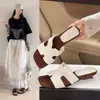 Sandalias de Verano 2026 Nuevo Estilo de Moda con Tacón Grueso y Diseño sin Cierre para Mujer, Elegantes con Punta Cuadrada, Adecuadas para Usar con Vestidos, Sandalias de Tacón Medio