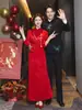 Conjunto Qipao Modificado Estilo Chinês Vermelho Brilhante Gola Alta Botão de Rã Franja Manga Longa Top Justo Saia Longa Sereia Traje para Banquete de Casamento Saia