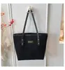 Bolsa de Ombro Grande Capacidade Moda Fabricante Transfronteiriço Feminina Primavera e Verão 2025 Simples Nova Nicho Bolsa de Mão para o Dia a Dia