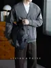 Cardigan de Punto de Lana con Cuello en V Estilo Old Money para Hombre, Cortavientos y Resistente a las Arrugas, Manga Larga, Casual de Negocios, Nueva Colección Otoño 2026