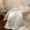 Juego de cuatro piezas de felpa estilo francés de terciopelo de leche totalmente mate grado A, falda de cama estilo princesa de alta gama con acolchado de algodón, funda de edredón de encaje 1