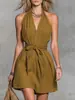 2026 Verão Novo Europeu e Americano Transfronteiriço Estação Independente Gola Halter Decote V Afunilamento na Cintura Cadarço Casual Vestido para Férias Feminino