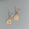 Venta caliente transfronteriza, pendientes de moda de estilo sencillo con incrustaciones de ojo de diablo y circonitas redondas, pendientes con textura de temperamento para damas.