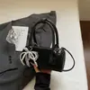 Bolsa de Mão Design de Nicho Estilo Coreano Bolsa Almofada 2026 Nova Verão Retro Bolsa Transversal Fashionável Simples Elegante Bolsa Cilíndrica