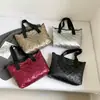 Bolsa de gran capacidad para chaqueta de plumón para mujer 2025 Nueva Bolso de mano versátil de nicho Bolso tote elegante