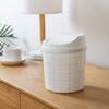 Lixeira Criativa Mini de Mesa Yimei com Tampa, Pequeno Lixo Doméstico com Tampa Basculante para Escritório, Classificação e Armazenamento