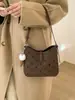 Bolsa Pequena Quadrada Simples e Versátil para Mulheres, Novo Modelo Inverno 2025, Alta Qualidade, Estilosa, Bolsa de Ombro e Transversal de Luxo Leve