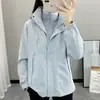 Chaqueta para Mujer 2025 Otoño e Invierno Nueva Tres en Uno Desmontable Cortavientos e Impermeable Engrosada Cortavientos de Montaña para Hombre