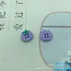 Tomatezinho fofo desenho animado quatro olhos spray de tinta botões de plástico roupas infantis DIY feito à mão acessórios de cor