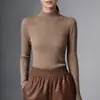 Top de punto base 100% imitación lana pura para mujer, con cuello semi alto, patrón de espiga, corte ajustado y mangas largas