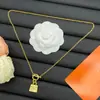 2025 Nuevo Modelo Aijia Letra H Bolso Pequeño Collar Estilo Coreano Lujo Ligero Collar Brillante Simple Moda Estilo Socialité Mayoreo