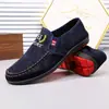 ¡Caliente! Zapatos nuevos para hombre, zapatos de tela del viejo Pekín, zapatos casuales de primavera para hombre, mocasines de moda trendy para hombre, zapatos sin cordones