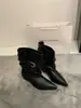 Botas plissadas empilhadas de bico fino com design exclusivo, novas botas curtas estilo coreano para o verão de 2026 com fivela de cinto, botas curtas de montaria femininas