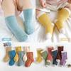 Calcetines para niños otoño e invierno combinación de colores transpirables calcetines de bebé algodón tubo 0-4 años calcetines para recién nacidos calcetines lindos para niños y niñas