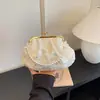 2026 Verano Nuevo Bolso Cruzado de Encaje Plisado Bolso de Mano para Fiesta Estilo Dulce Coreano Cadena de Perlas Bolso de Mujer al por Mayor