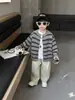 Suéter cárdigan de rayas finas para niño para primavera y otoño, estilo coreano, top casual elegante y versátil para niños, ropa de bebé de moda