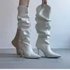 Versión de cuero suave~Nuevas botas de montar de tacón de aguja con corte en V para invierno para mujer 2026, botas largas plisadas de tacón alto para mujeres menudas