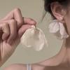 Pendientes de borlas de flores de malla de súper hada para niñas, diseño de nicho de alta gama, cara larga, pendientes de perlas pequeñas que se muestran