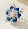 Broche de flor de cristal de lujo de alta gama ambiente de moda otoño e invierno ramillete para ropa pines pequeños delicados de alta gama para mujer