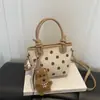 2026 Otoño Temprano Nuevo Exquisito Bolso Cruzado de Lunares para Mujer Bolso de Cubo Vintage de Gamuza de Moda Bolsos para Mujer al por Mayor