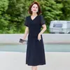 Vestido de Verão de Manga Curta para Mulheres, Estilo Novo, Ajuste na Cintura, Emagrecedor, Elegante, Moda para Mulheres de Meia-Idade e Idosas, Vestido Falso de Duas Peças