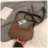 Bolsa de Mão Moderna Transfronteiriça para Mulheres 2026 Nova Versátil Ombro Transversal Sela Casual Moda Bolsa Lua Crescente